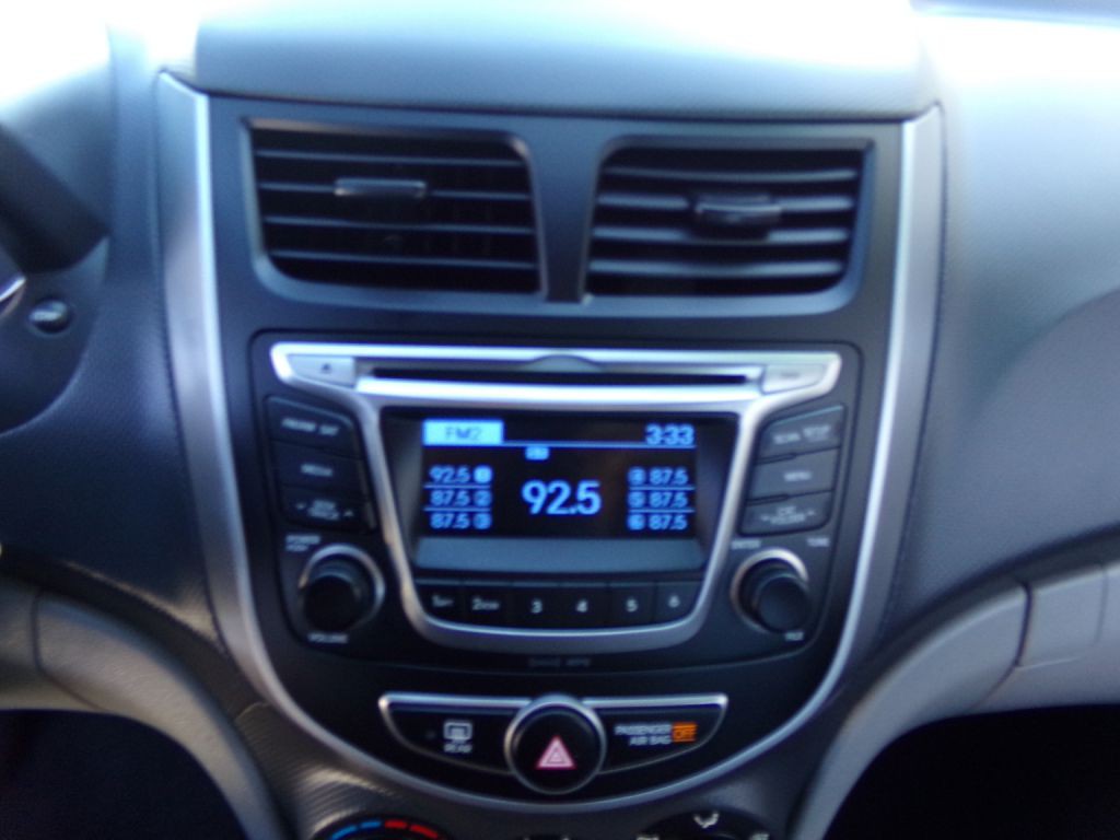 2016 Hyundai Accent Image 8