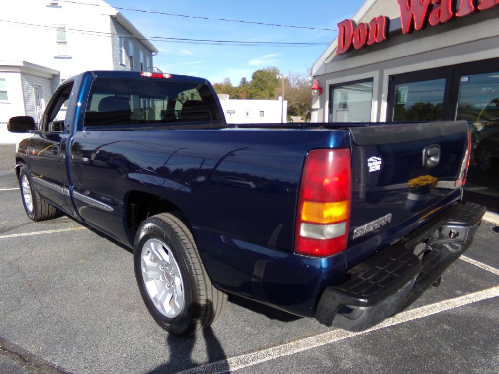 2002 GMC Sierra 1500 Image 2