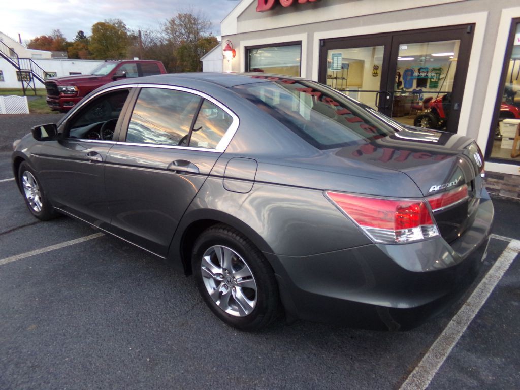 2011 Honda Accord Image 2