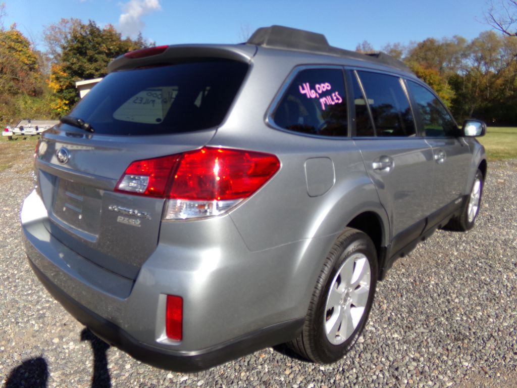2010 Subaru Outback Image 3