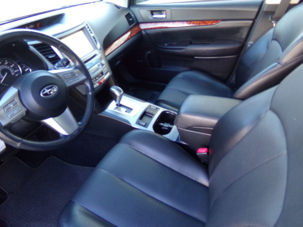2010 Subaru Outback Image 6
