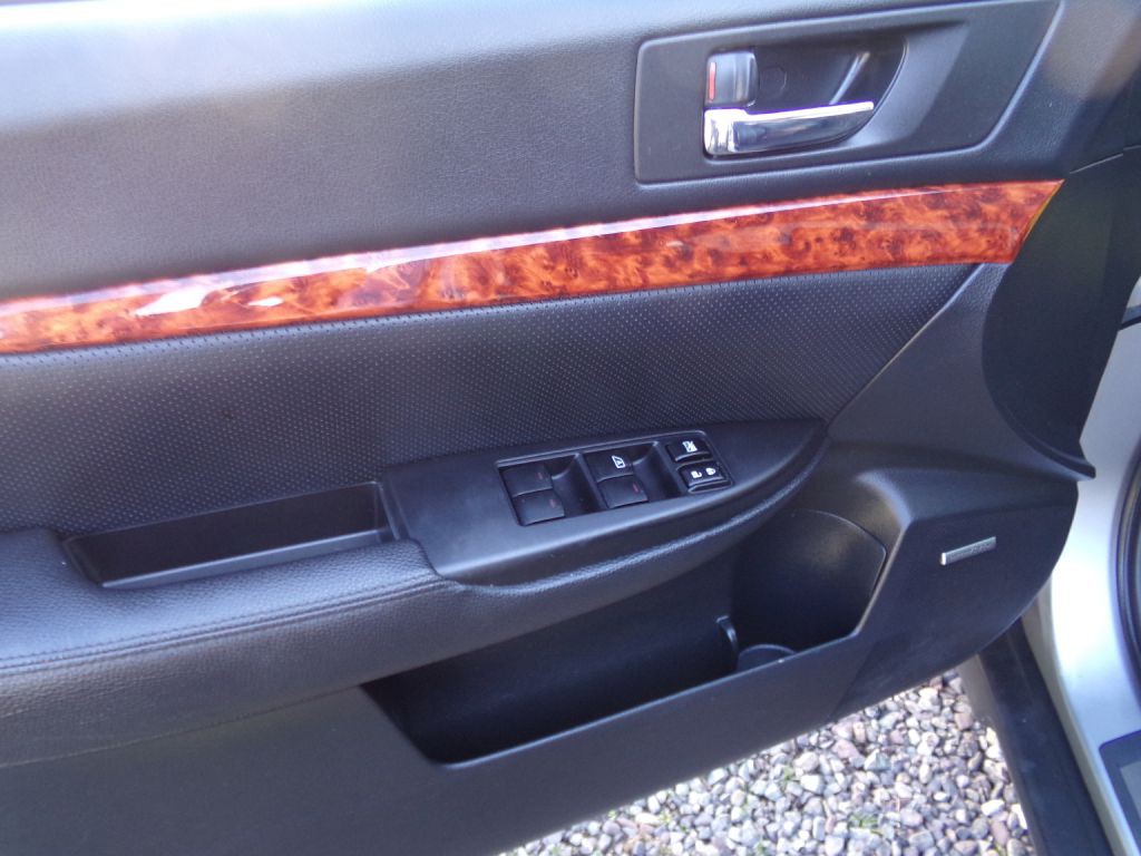 2010 Subaru Outback Image 15