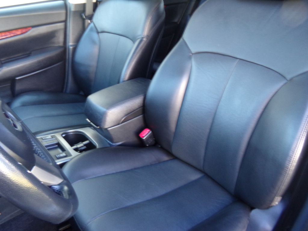 2010 Subaru Outback Image 16
