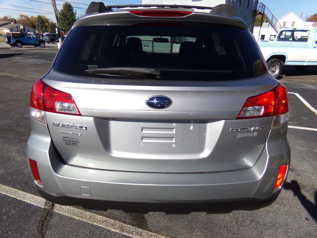 2010 Subaru Outback Image 20