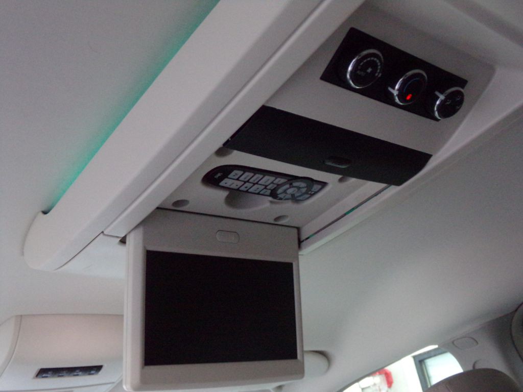 2010 Chrysler Town & Country Image 12