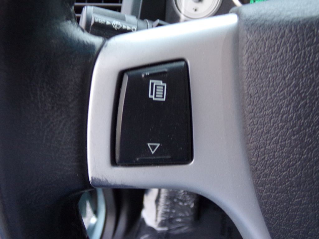 2010 Chrysler Town & Country Image 13