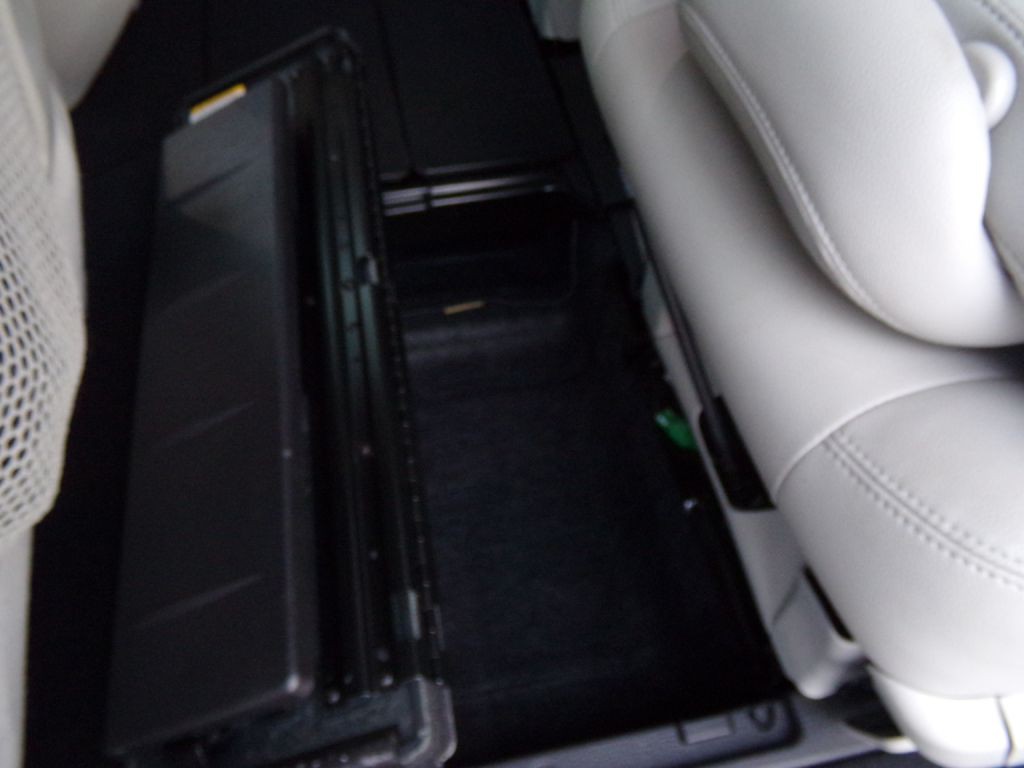 2010 Chrysler Town & Country Image 17