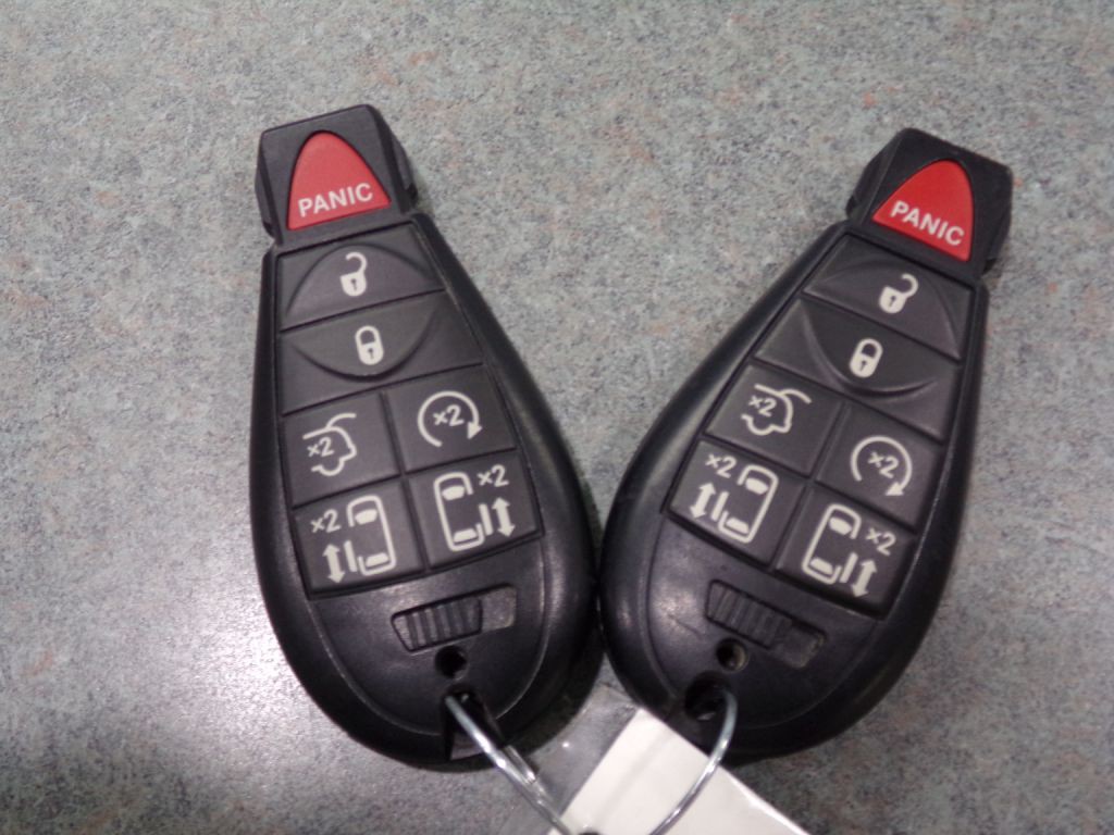 2010 Chrysler Town & Country Image 27