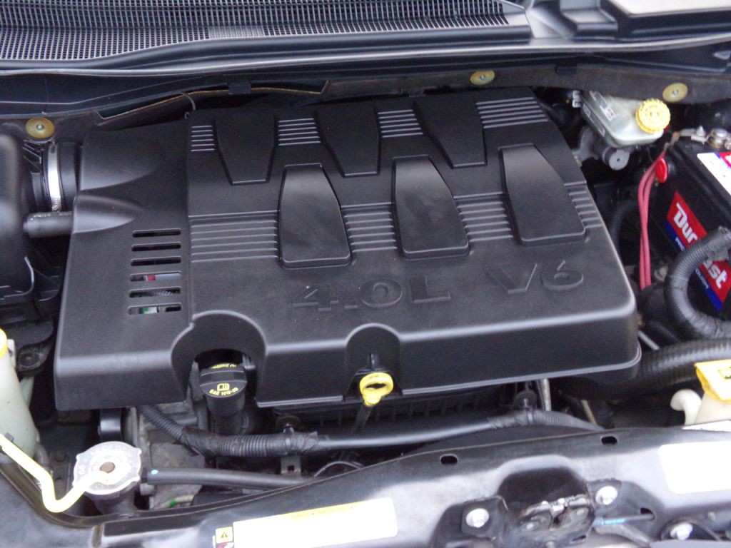 2010 Chrysler Town & Country Image 28