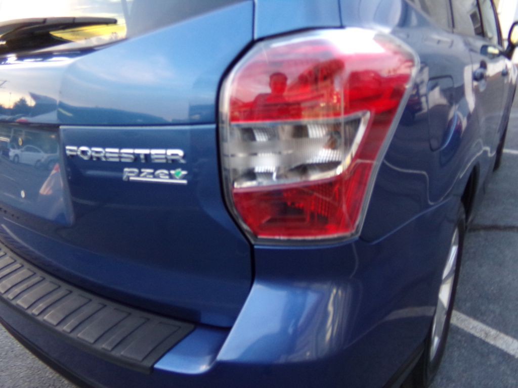 2015 Subaru Forester Image 16