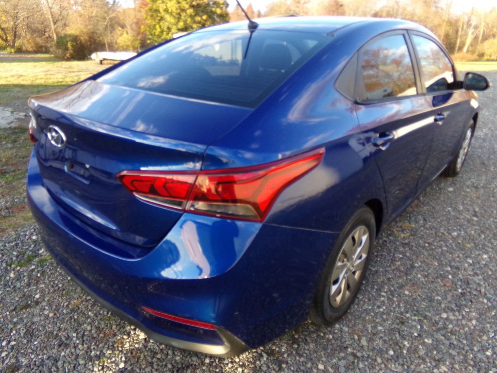 2019 Hyundai Accent Image 3