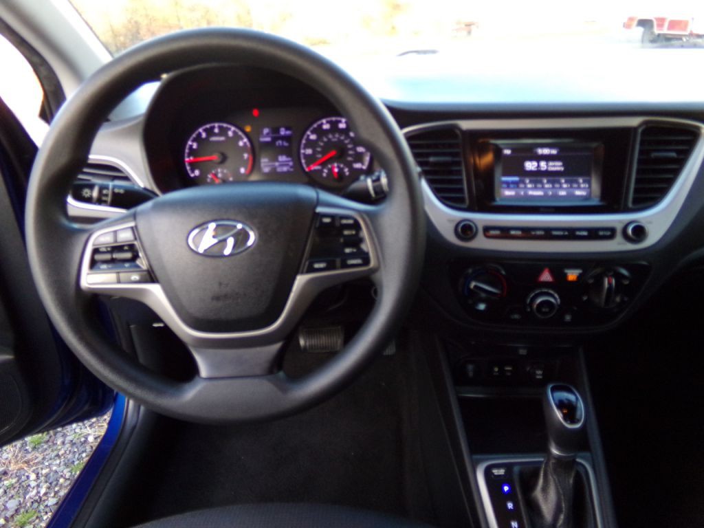 2019 Hyundai Accent Image 8