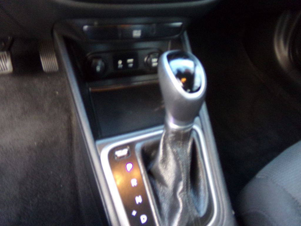 2019 Hyundai Accent Image 9