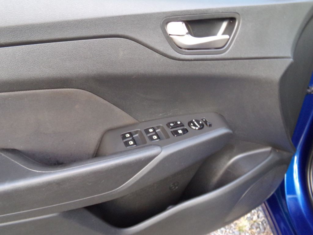 2019 Hyundai Accent Image 13