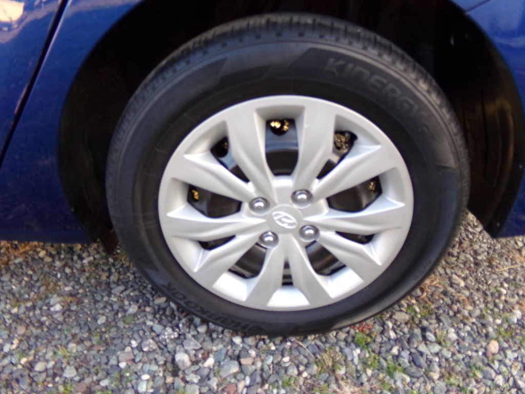 2019 Hyundai Accent Image 17