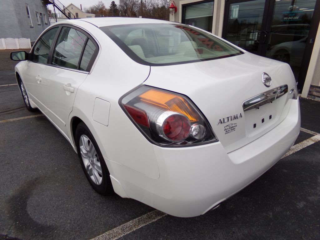 2011 Nissan Altima Image 2