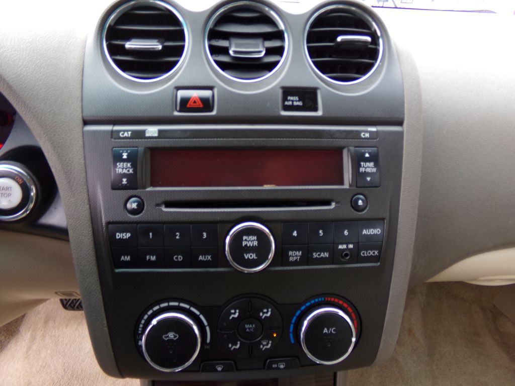 2011 Nissan Altima Image 8