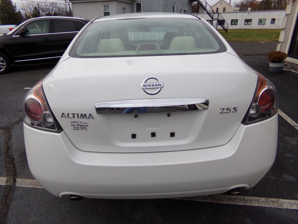 2011 Nissan Altima Image 16
