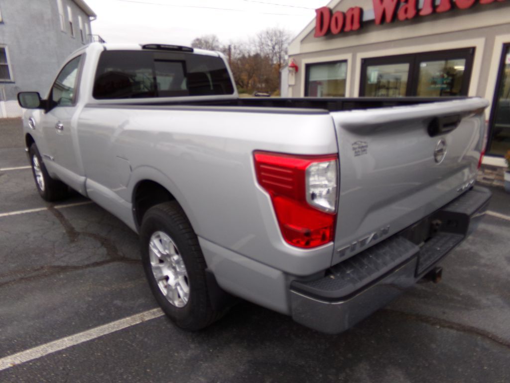 2017 Nissan Titan Image 2