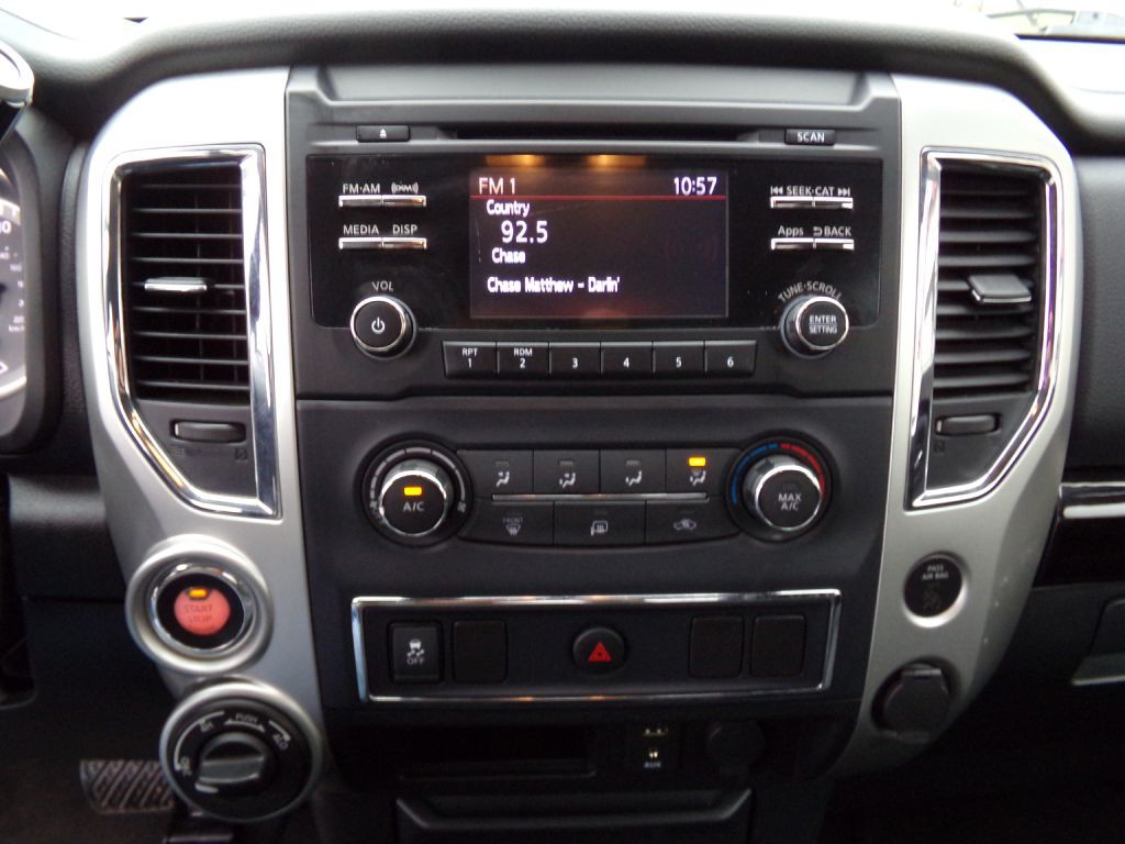 2017 Nissan Titan Image 6