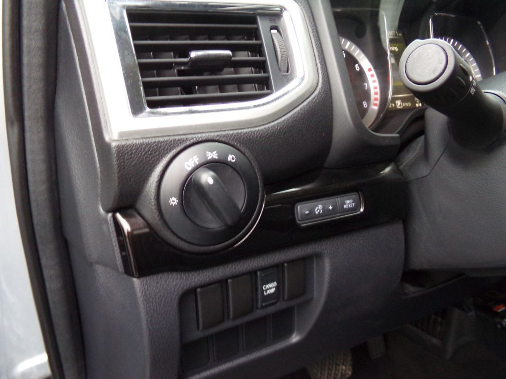 2017 Nissan Titan Image 9