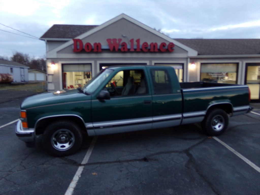 1995 Chevrolet C/K Image 1