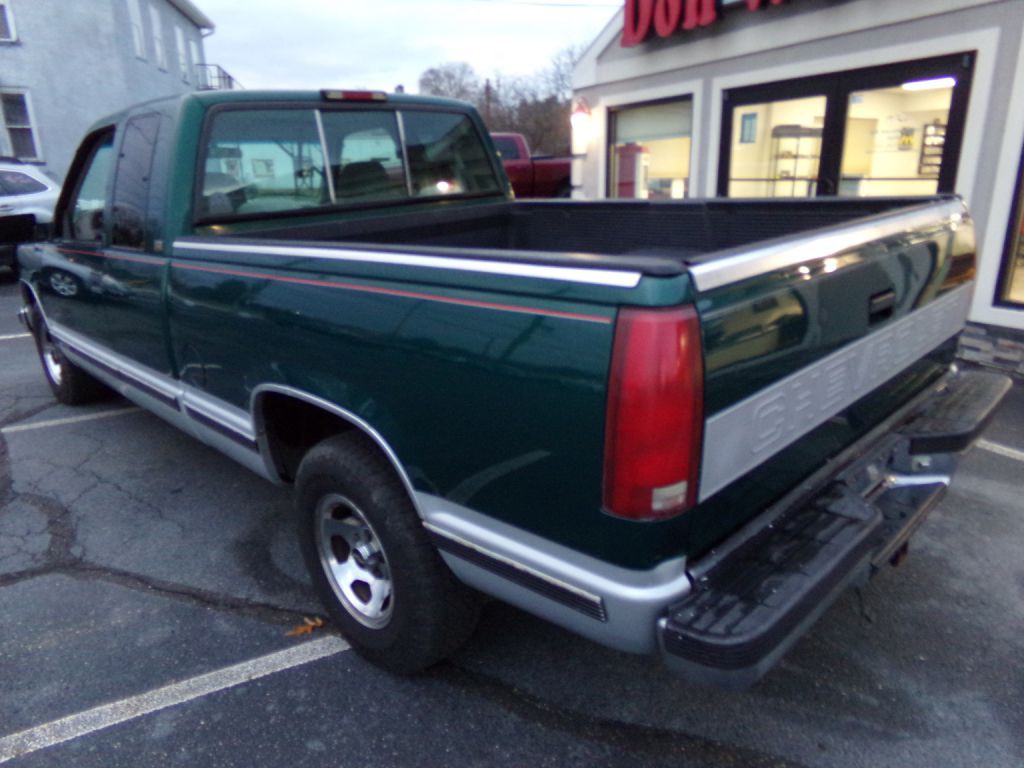 1995 Chevrolet C/K Image 2