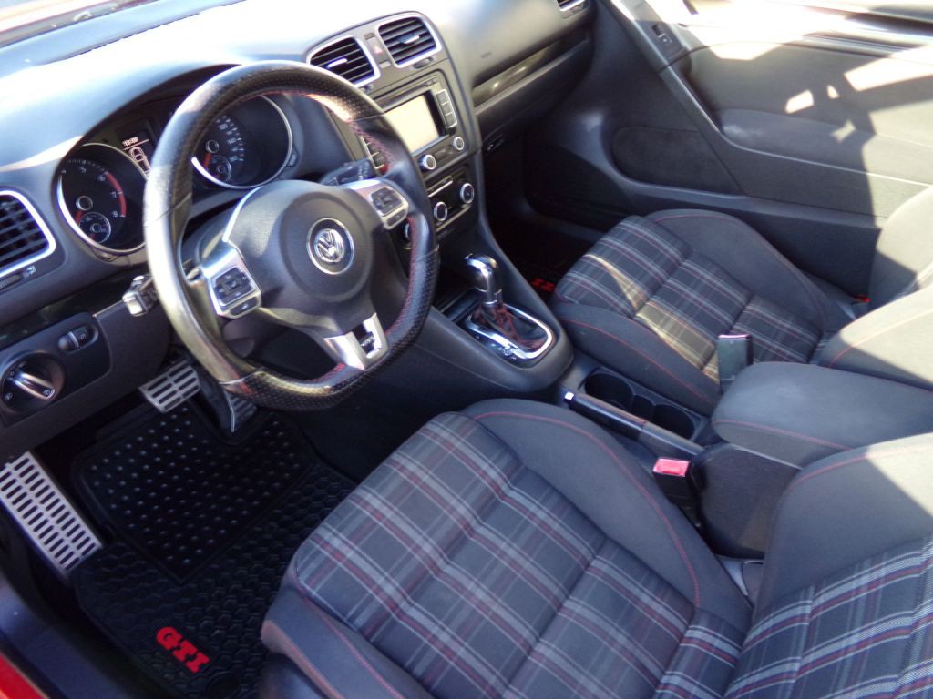 2011 Volkswagen GTI Image 7
