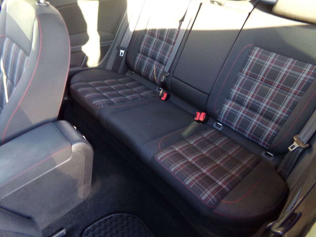 2011 Volkswagen GTI Image 8