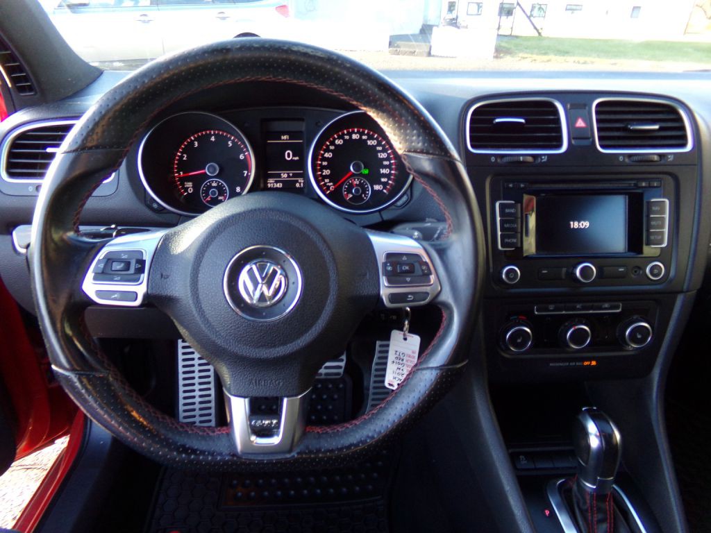 2011 Volkswagen GTI Image 9