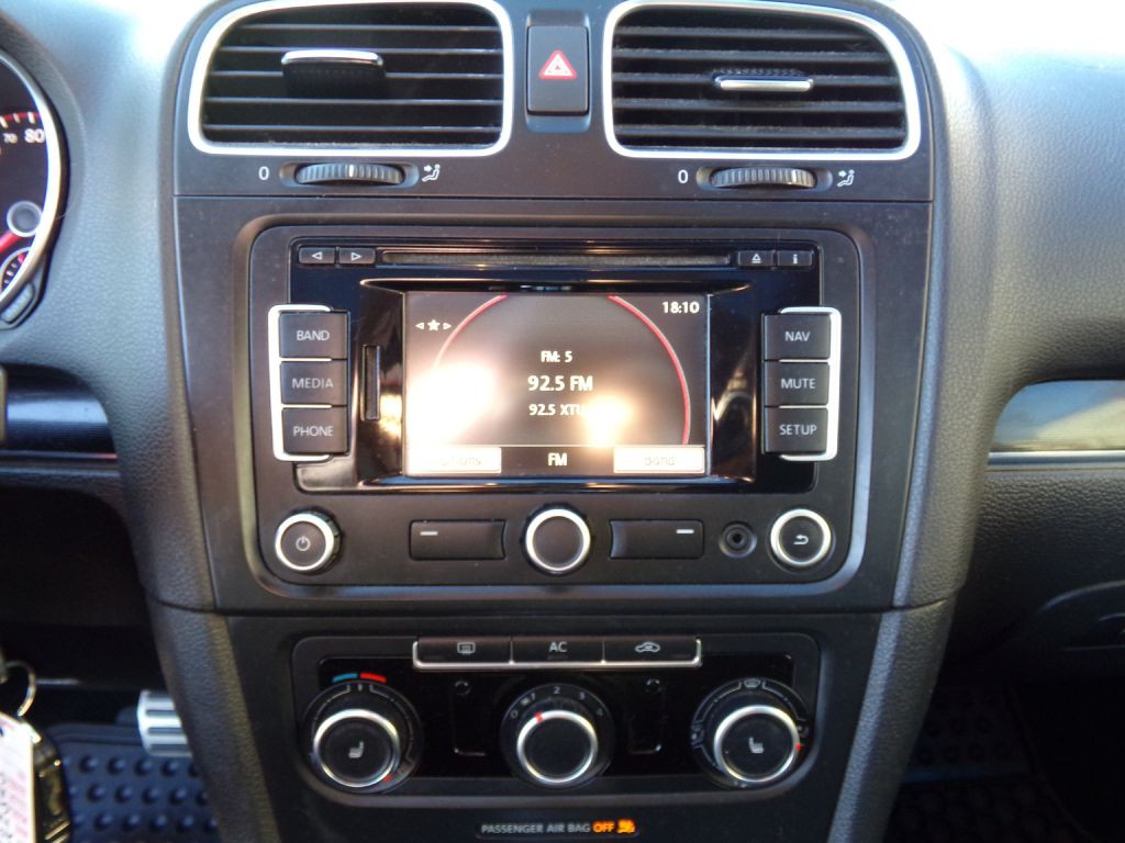 2011 Volkswagen GTI Image 11