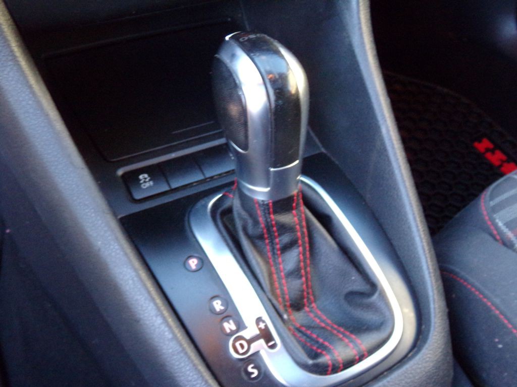 2011 Volkswagen GTI Image 13