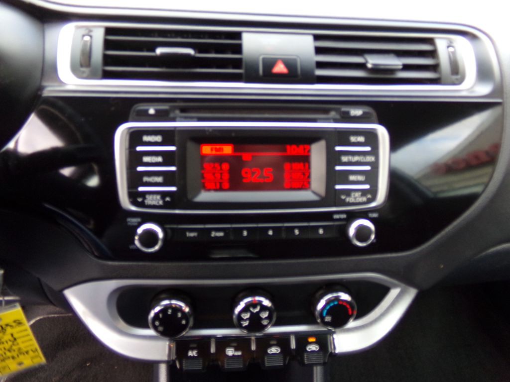 2016 Kia Rio Image 8