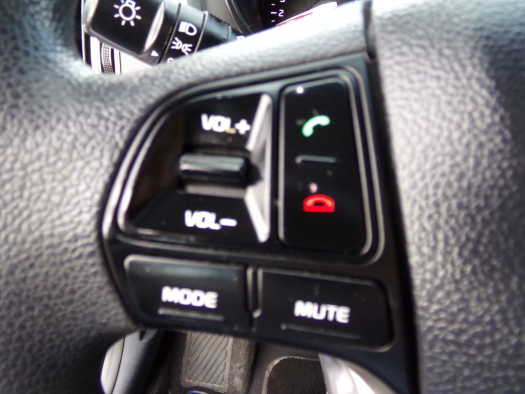 2016 Kia Rio Image 11