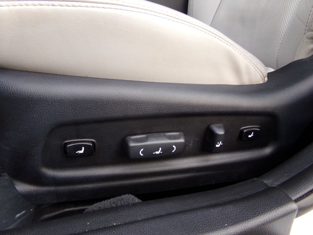 2014 Kia Cadenza Image 17