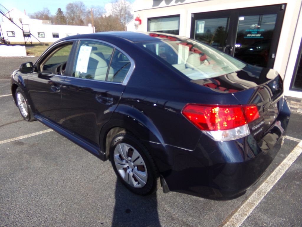 2013 Subaru Legacy Image 2