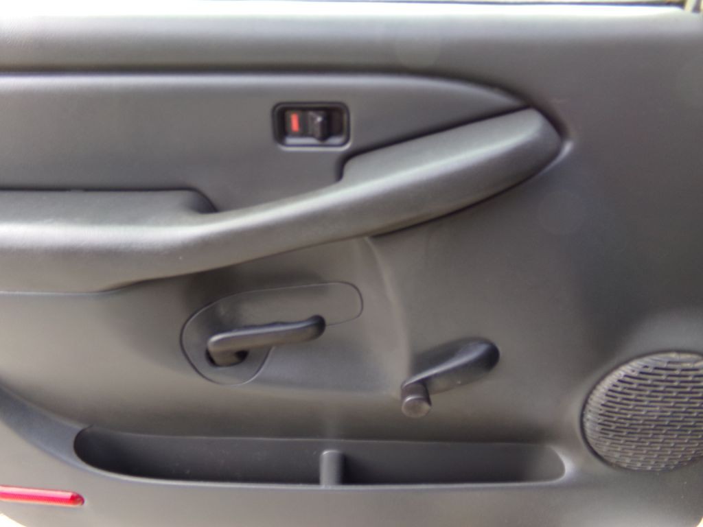 2003 Chevrolet Silverado 1500 Image 16
