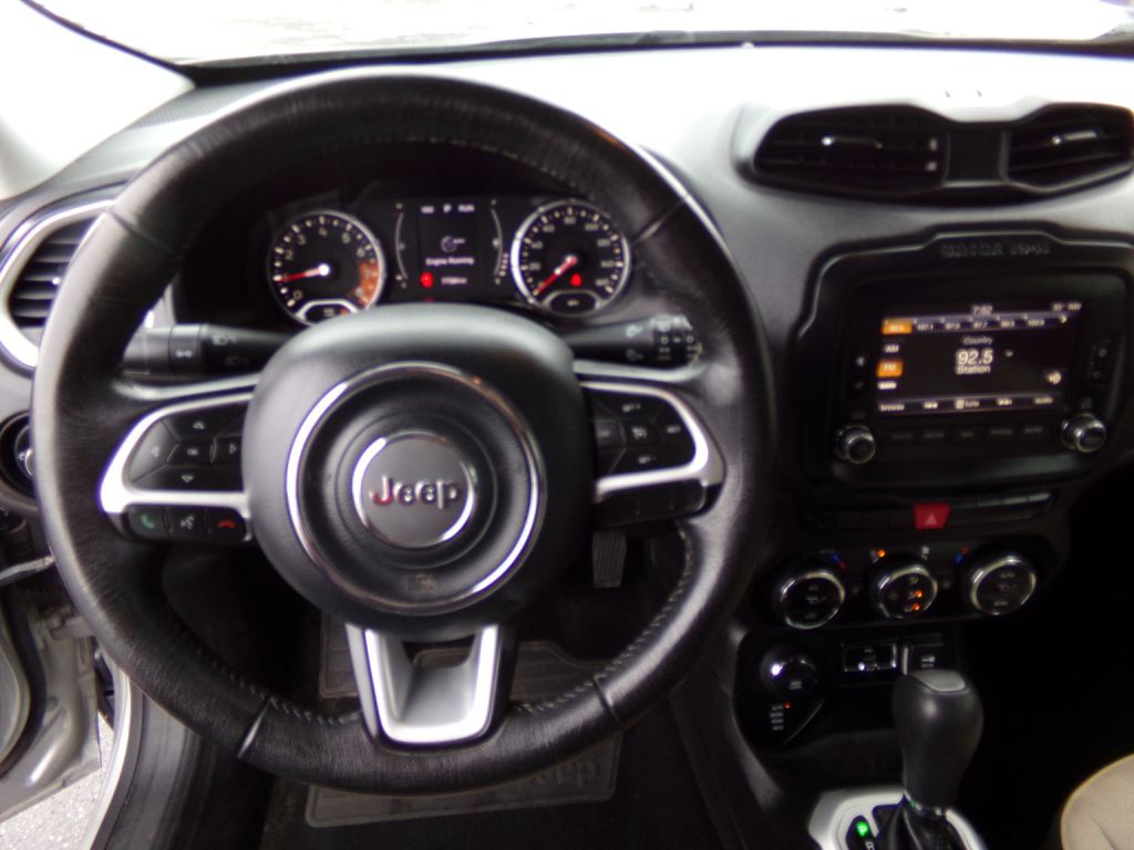 2015 Jeep Renegade Image 9