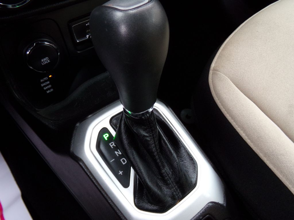 2015 Jeep Renegade Image 14