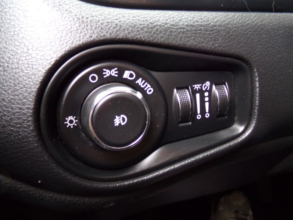 2015 Jeep Renegade Image 18