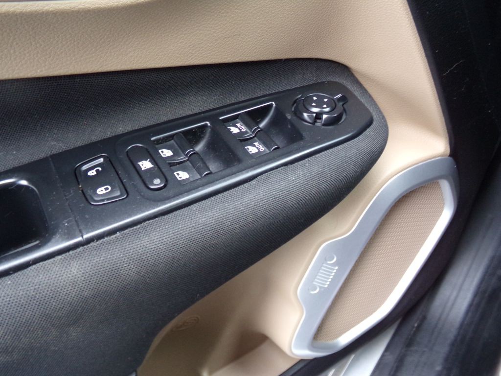 2015 Jeep Renegade Image 19