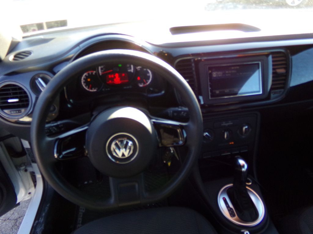 2014 Volkswagen Beetle Image 7