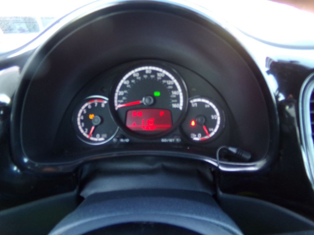 2014 Volkswagen Beetle Image 11
