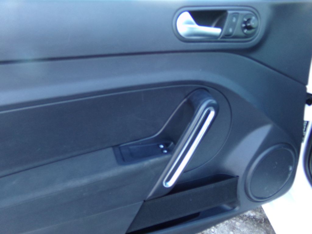 2014 Volkswagen Beetle Image 12