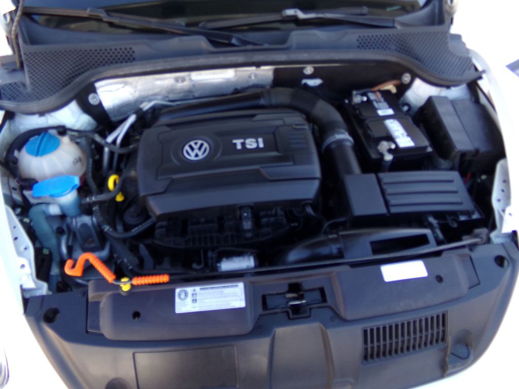 2014 Volkswagen Beetle Image 16