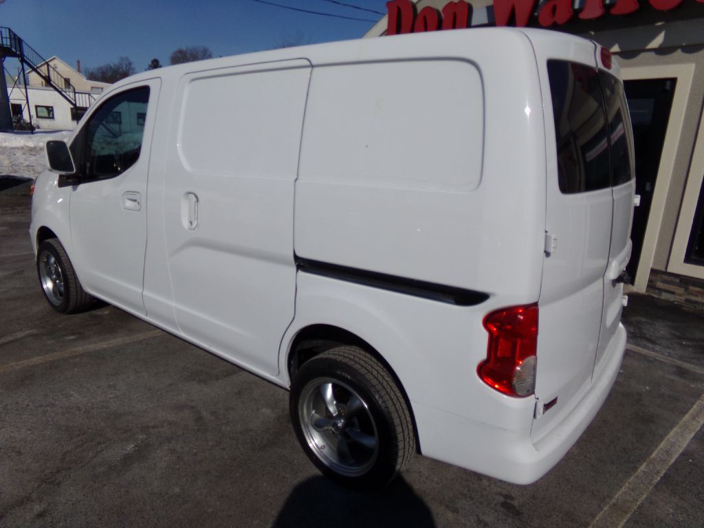 2015 Chevrolet Express Image 2