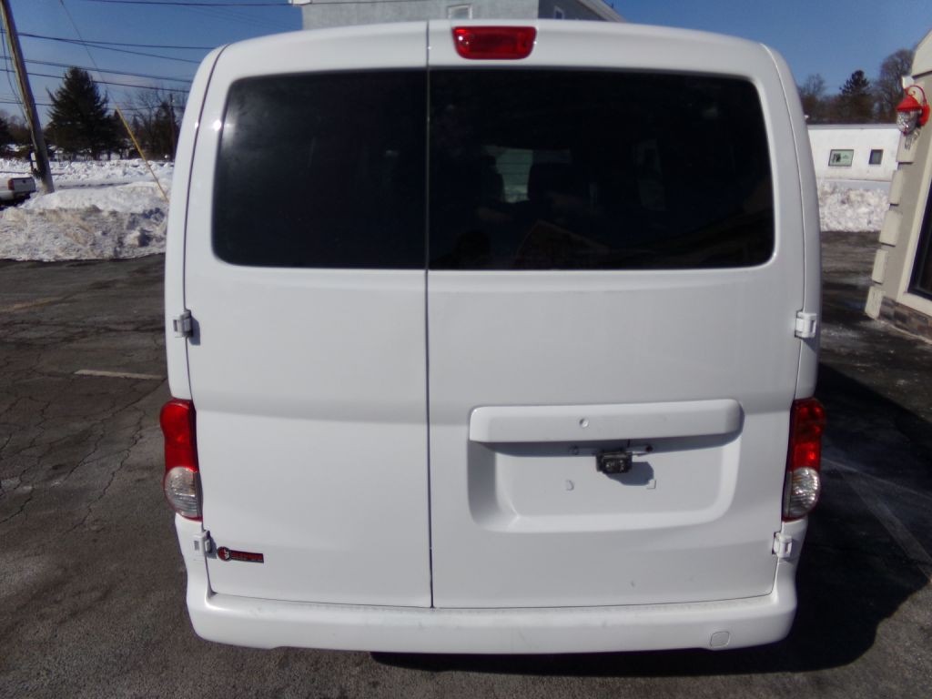 2015 Chevrolet Express Image 3