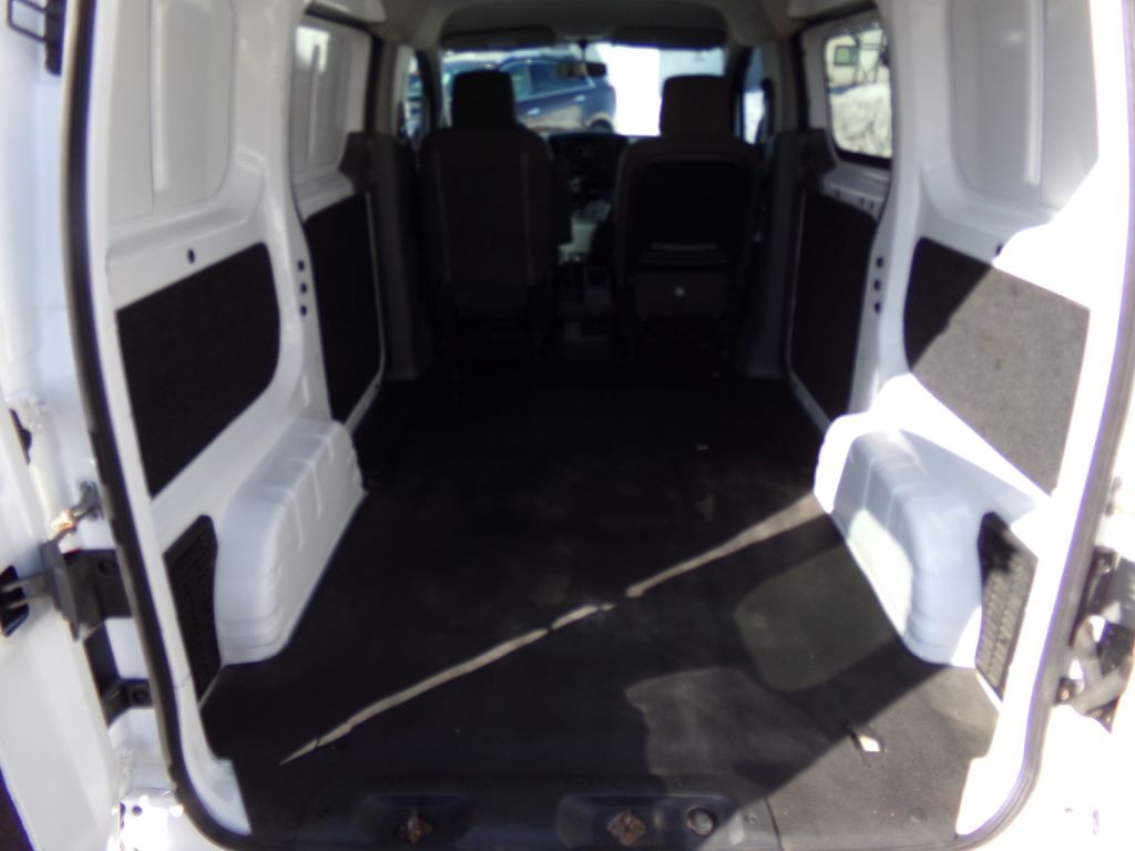 2015 Chevrolet Express Image 17