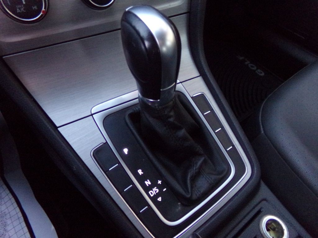 2015 Volkswagen Golf Image 9