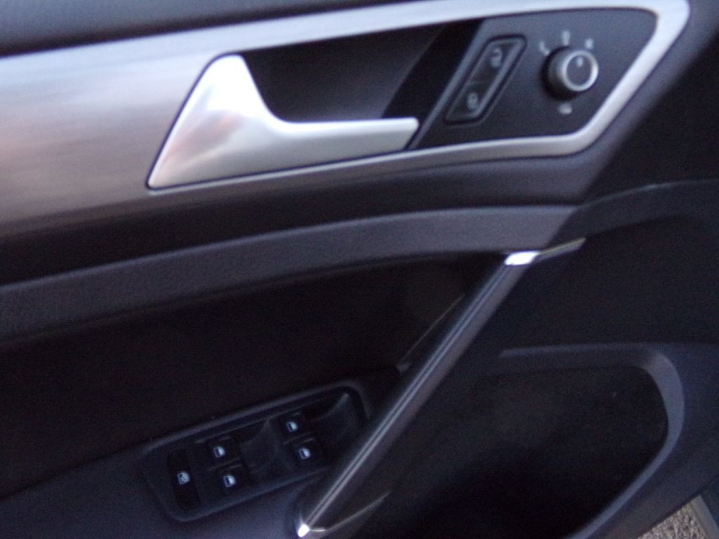 2015 Volkswagen Golf Image 12
